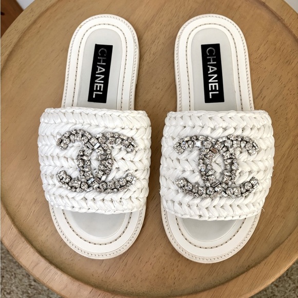 CHANEL  Raffia Crystal CC Mules Sandals - Picture 2 of 8